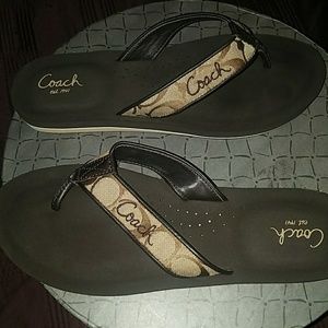 COACH  NEW FLIP FLOPS